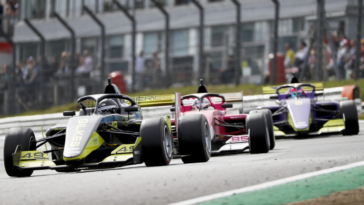 Girls For The Grand Prix Grid